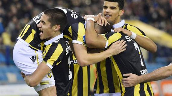 球足球更加 球足球更加