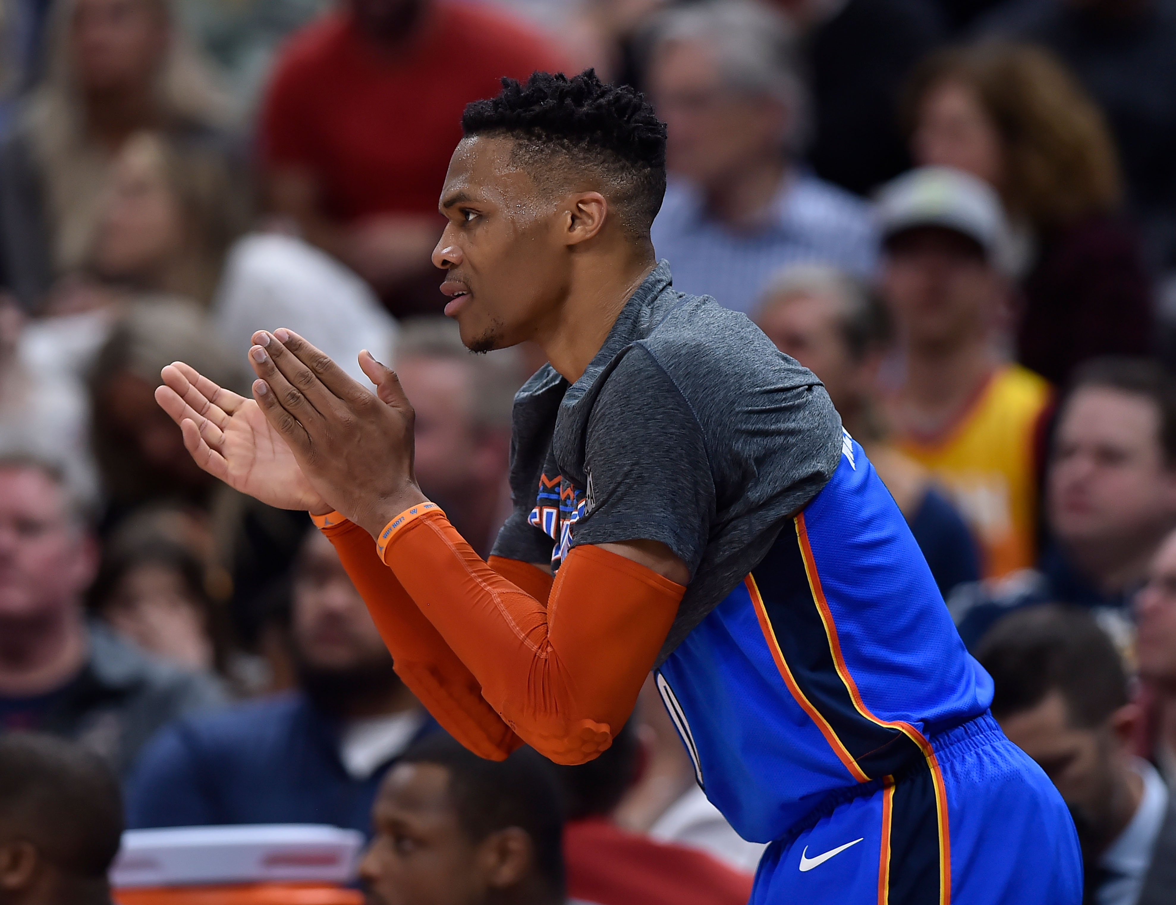 成为摆在所 成为摆在所