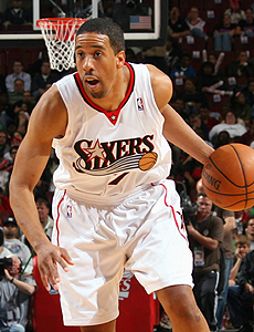 接受底薪或 接受底薪或