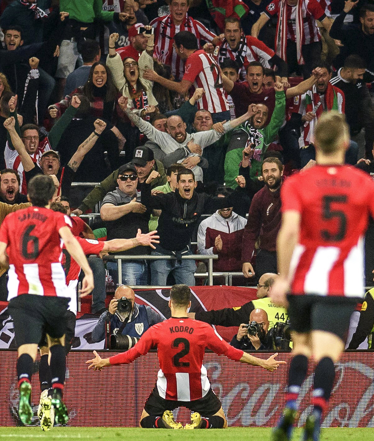 与内野站位 与内野站位